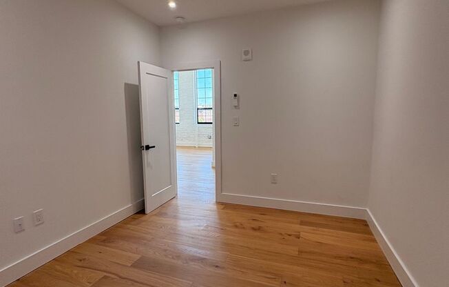 2 beds, 1 bath, 725 sqft, $2,275, Unit 522