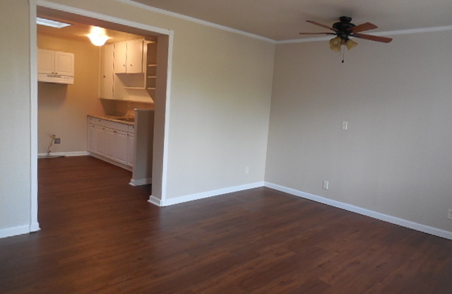 3 beds, 1 bath, 1,000 sqft, $1,559