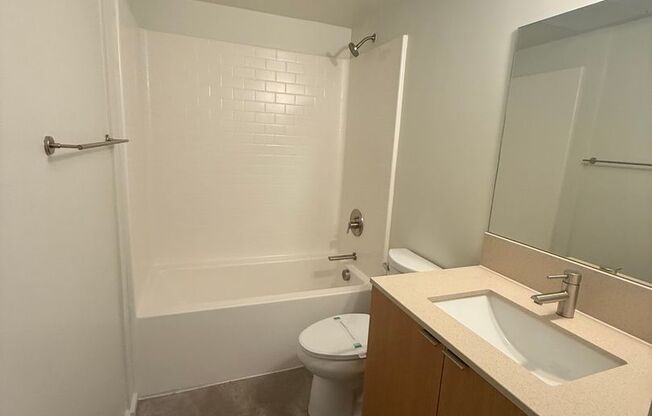 1 bed, 1 bath, $2,395, Unit 204