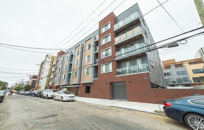 Rent - New Construction! Beautiful NEW apartment building w/Parking available. Prime one bedroom BEST Layout