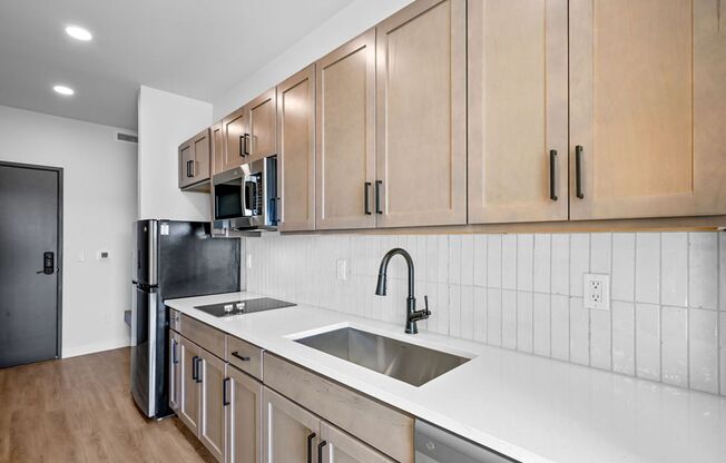 Studio, 1 bath, 402 sqft, $1,225, Unit 302