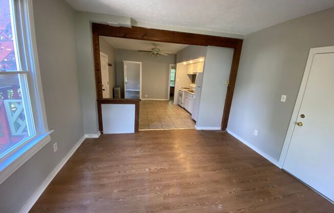 2 beds, 1 bath, 726 sqft, $995, Unit Apt 1