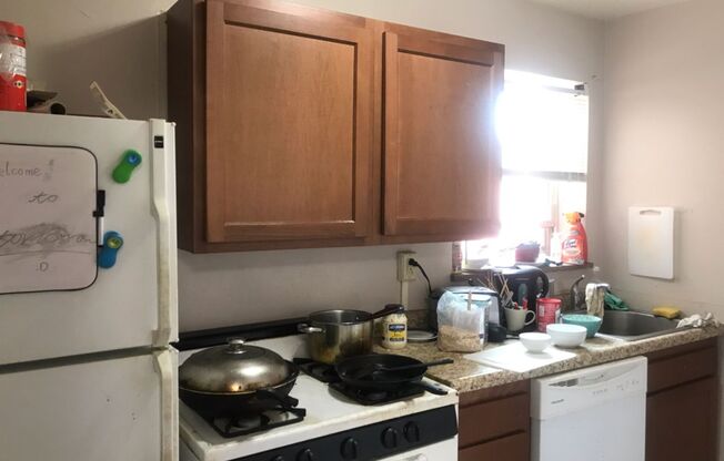 2 beds, 1 bath, 950 sqft, $1,325, Unit 5600 Fifth D209
