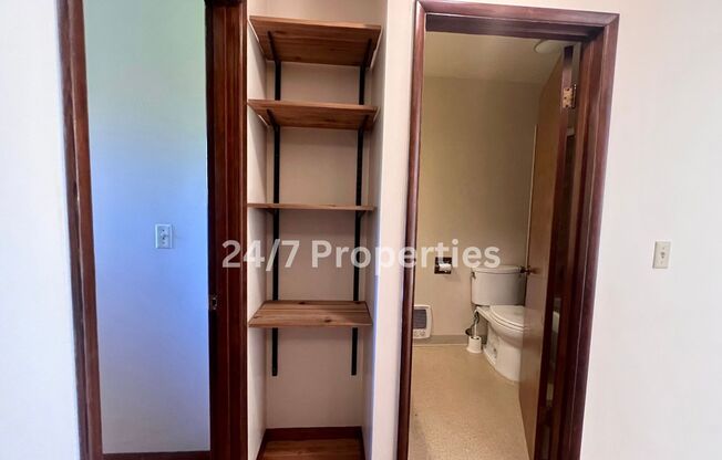 2 beds, 1 bath, $1,370, Unit 04