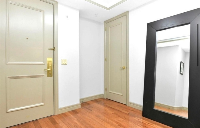 1 bed, 1.5 baths, 965 sqft, $4,350, Unit 703