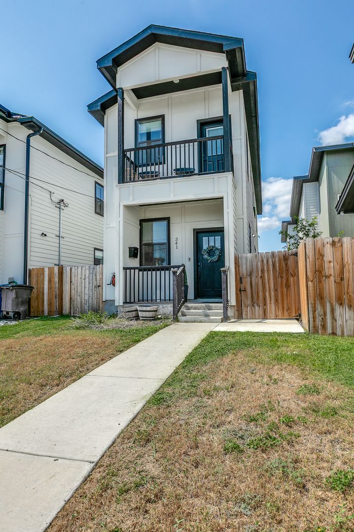 3-BEDROOM NEW CONSTRUCTION IN DENVER HEIGHTS
