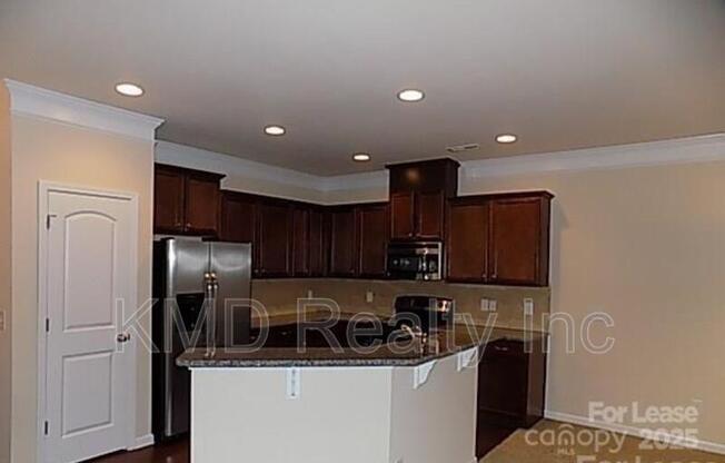 9590 CAMBERLEY AVE NW