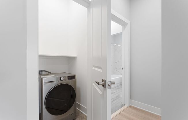 2 beds, 1 bath, $2,200, Unit 301