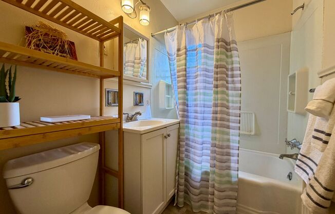 1 bed, 1 bath, $950, Unit 48