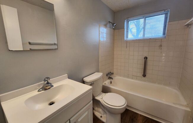 2 beds, 1 bath, 800 sqft, $899, Unit 402