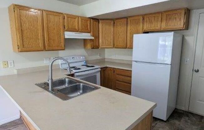 2 weeks rent free! 3 Bed 1.5 Bath Townhouse for Rent in Ogden