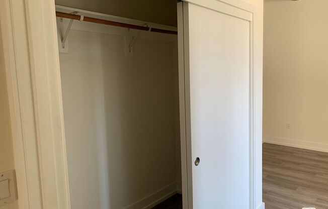 1 bed, 1.5 baths, 902 sqft, $3,075, Unit 614