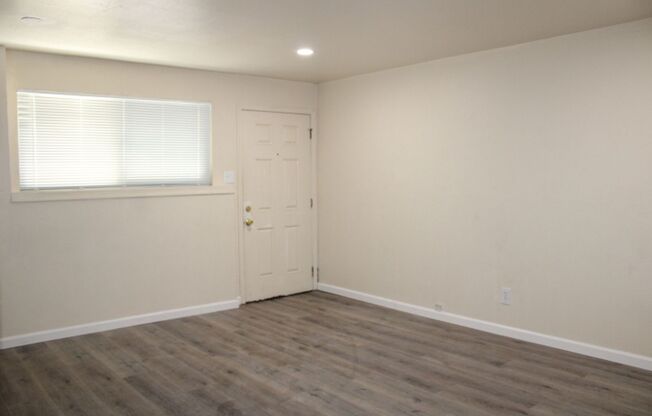 527 VAQUEROS AVE