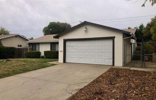 Nice 3 bed, 2 bath home with spacious backyard in Rancho Cordova