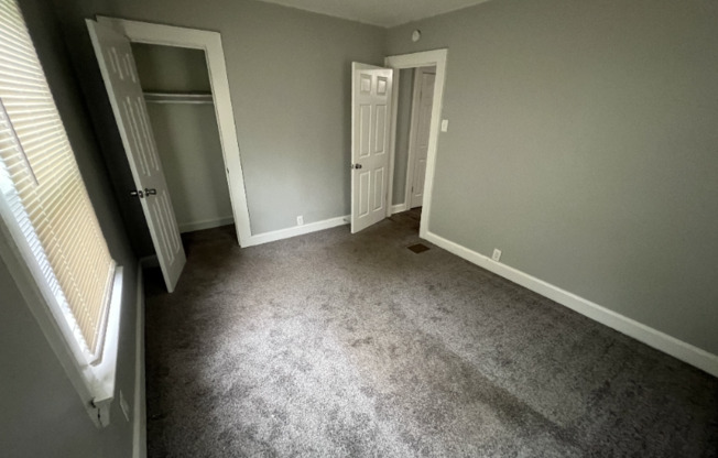 451 W 28 ST