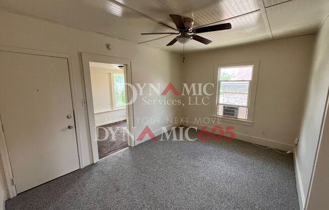 Upper Level 2BR/1BA in Downtown Sioux Falls