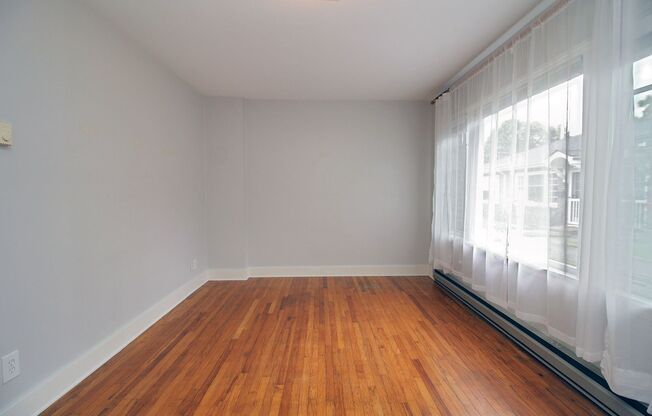 Charming Vintage Irvington Apartment in Brick Courtyard Complex