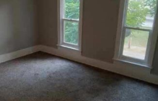 3 beds, 1 bath, $950