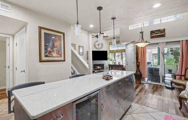 Updated 2 bed 2.5 bath End Unit Townhome in Lochmoor!