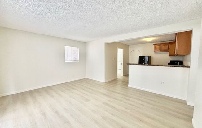 Oxnard | Hollywood Beach | 2 Bed + 1 Bath