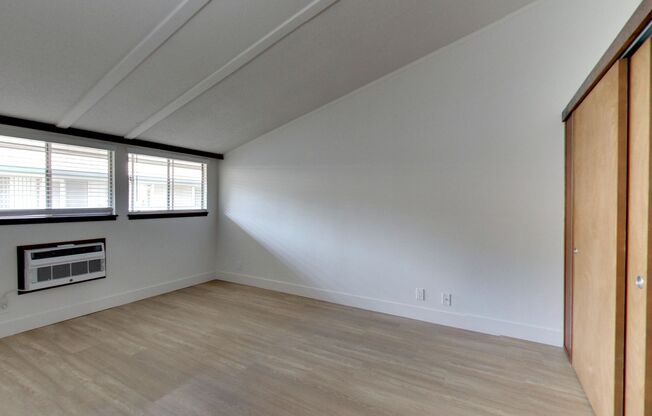 2 beds, 1 bath, 900 sqft, $2,783, Unit 126