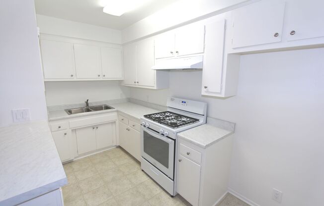 Studio, 1 bath, 450 sqft, $1,550, Unit 22