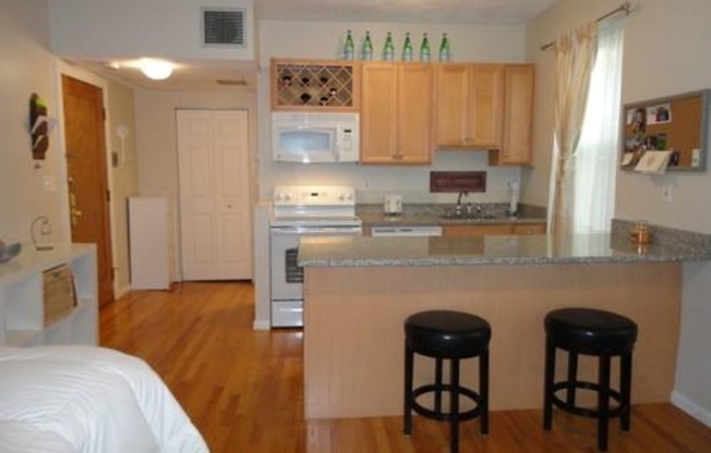 Available 5/1 Studio right on Commonwealth Ave and Green Line, Swimming pool, and Laundry