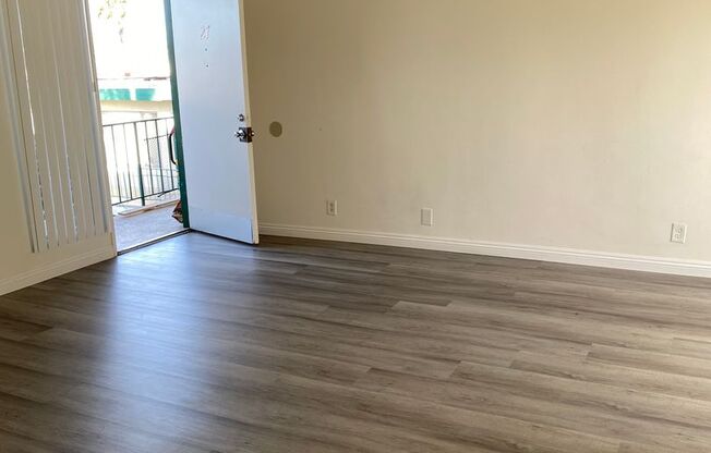 2 beds, 1 bath, $1,995, Unit 27