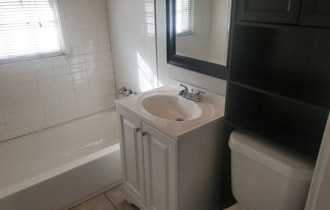 2 beds, 1 bath, $895