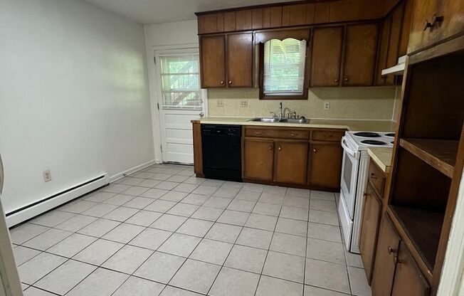 2 beds, 1 bath, 903 sqft, $1,290, Unit K-10