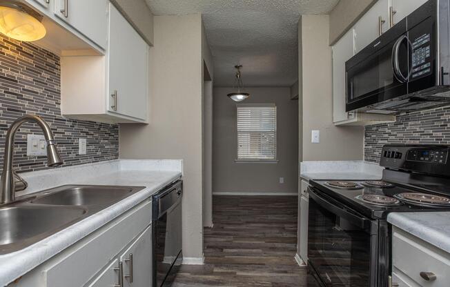 1 bed, 1 bath, 780 sqft, $1,095