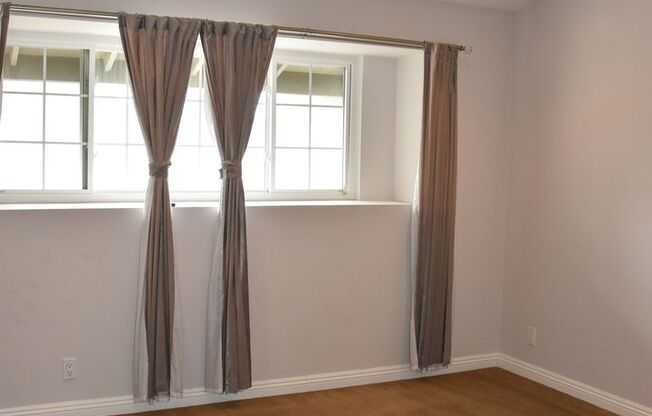3 beds, 2.5 baths, $4,350, Unit # 11