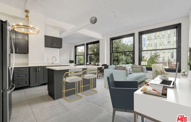 1 bed, 1 bath, 730 sqft, $2,200, Unit 215