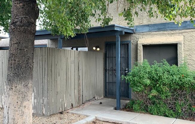 Wonderful 2 bedroom 1.5 bath unit in Chandler -- COMING SOON