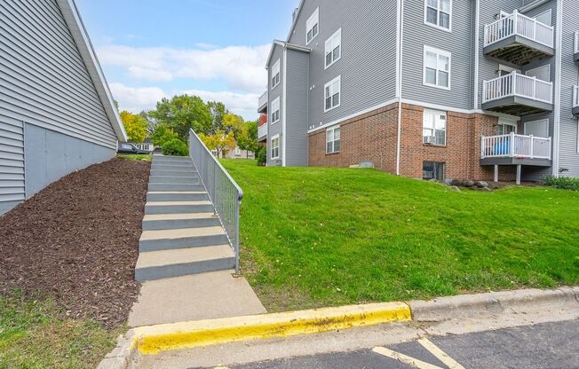 2 beds, 2 baths, 900 sqft, $1,699, Unit 1510 - 103