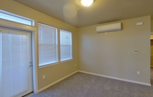 2 beds, 2 baths, 700 sqft, $1,800, Unit 207