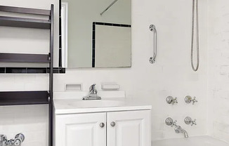 Studio, 1 bath, $2,600, Unit 2M