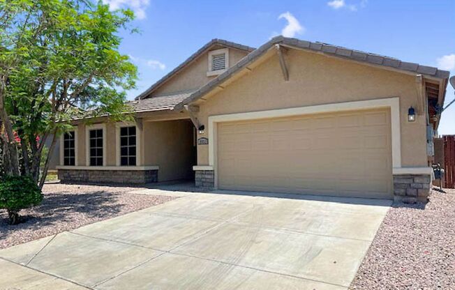 Solar makes this 4bedroom Goodyear home a bargain!