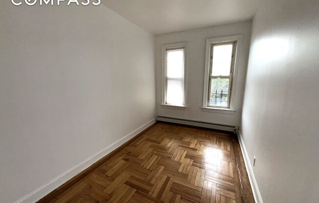 319 E 49 ST