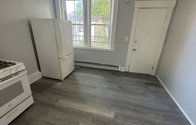 2 beds, 1 bath, $1,800, Unit 1