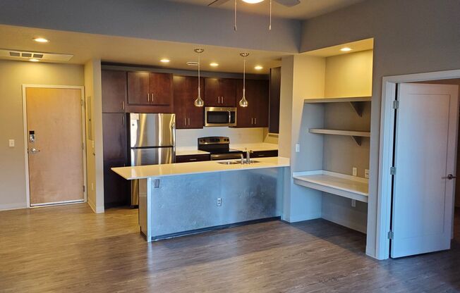 2 beds, 2 baths, 995 sqft, $1,900, Unit 206