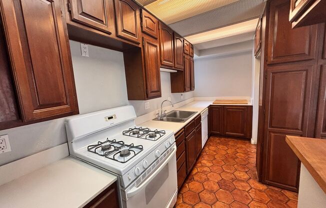 1 bed, 1 bath, 750 sqft, $1,499, Unit 6236 Fifth Ave. #205C