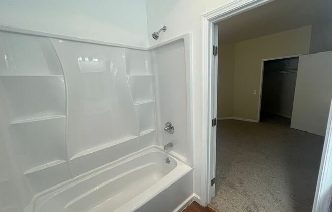 1 bed, 1 bath, 605 sqft, $1,995, Unit 107