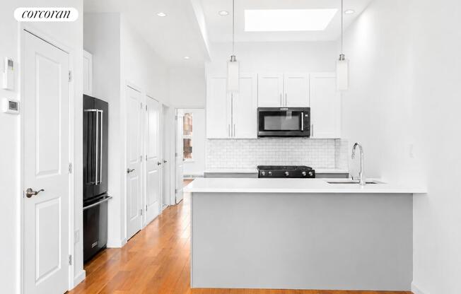 422 W 160 ST
