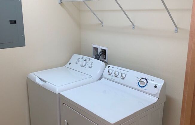 3 beds, 3 baths, 1,914 sqft, $3,950, Unit 606