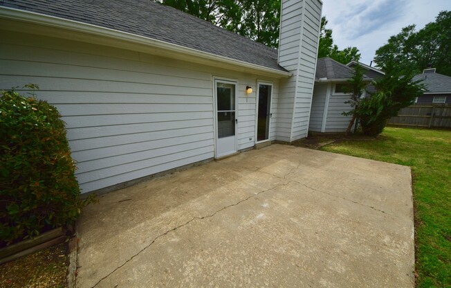 3 beds, 2 baths, $1,650