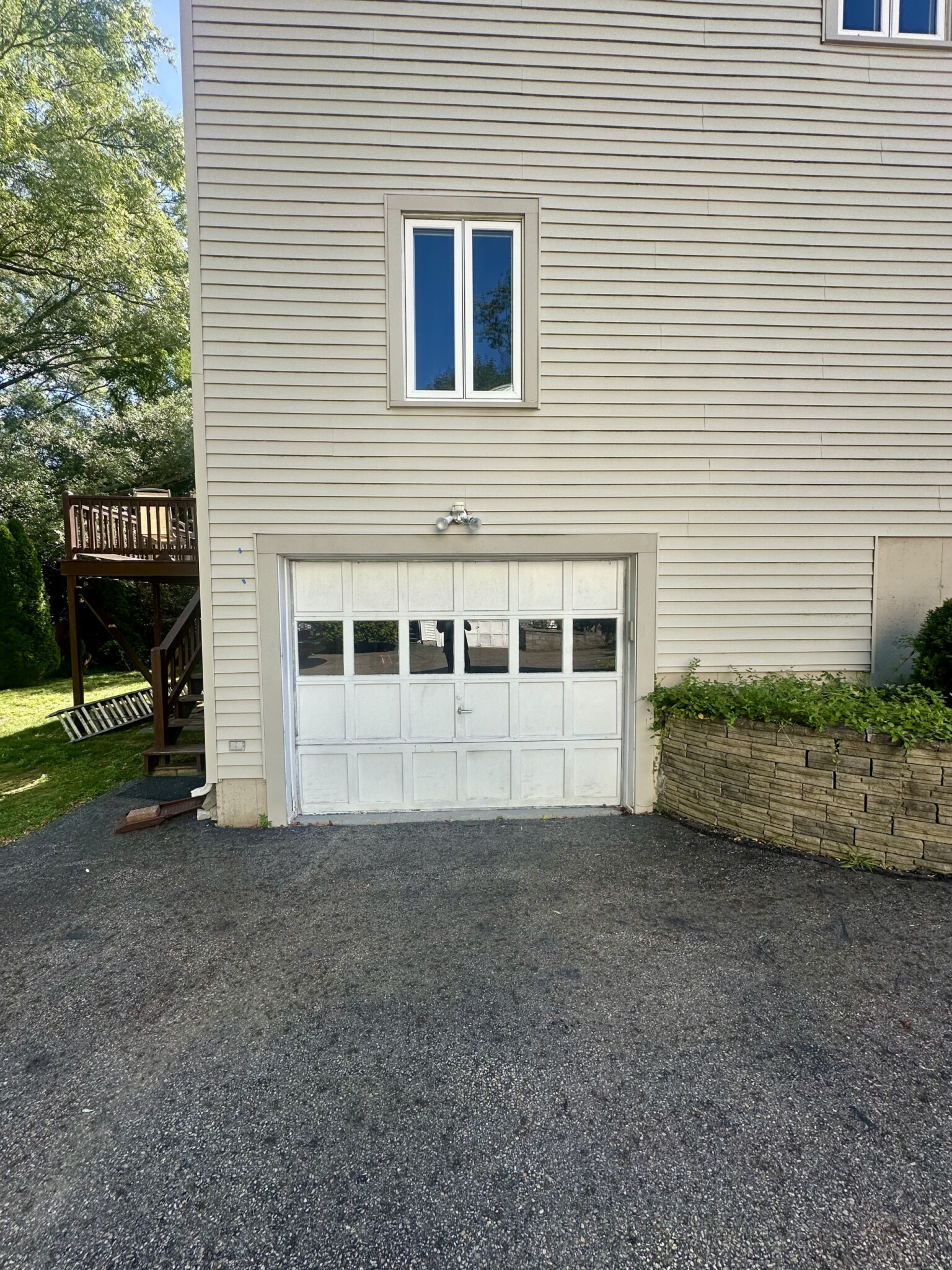 215 MAIN ST