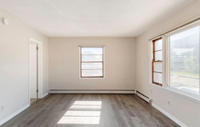 Studio, 1 bath, 350 sqft, $1,087, Unit 19