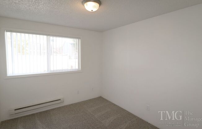2 beds, 1 bath, 800 sqft, $1,595, Unit 04