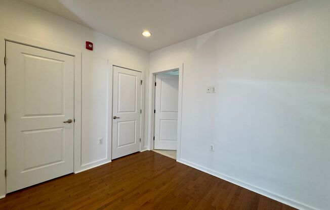 1 bed, 1 bath, 420 sqft, $1,199, Unit 05